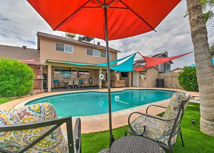 Hot Tub, Heated Pool & More! Relaxing * Phoenix