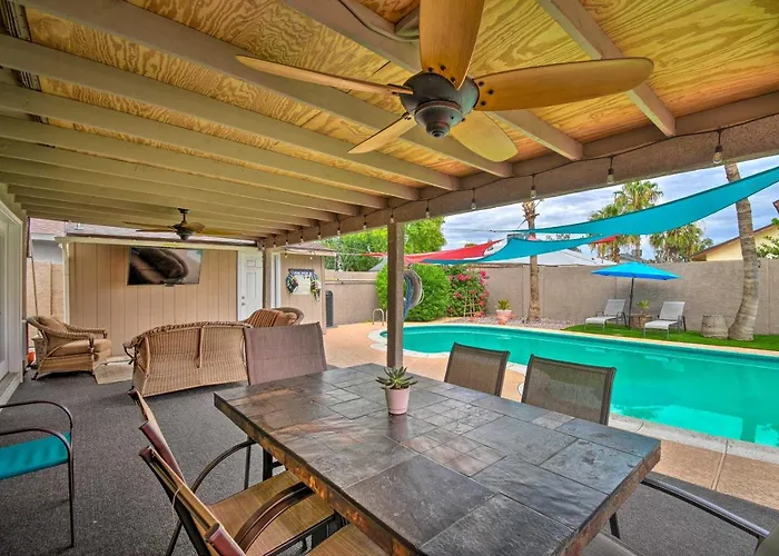 Holiday home Hot Tub, Heated Pool & More! Relaxing