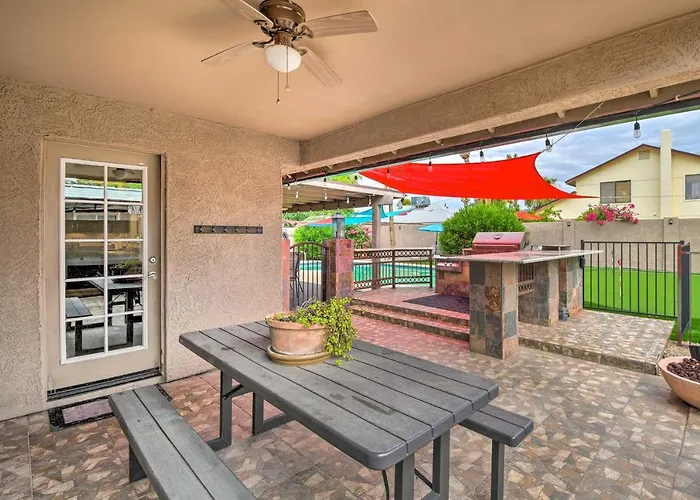 Hot Tub, Heated Pool & More! Relaxing Holiday home Phoenix
