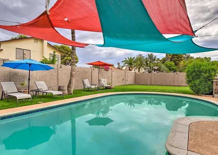 Hot Tub, Heated Pool & More! Relaxing Holiday home