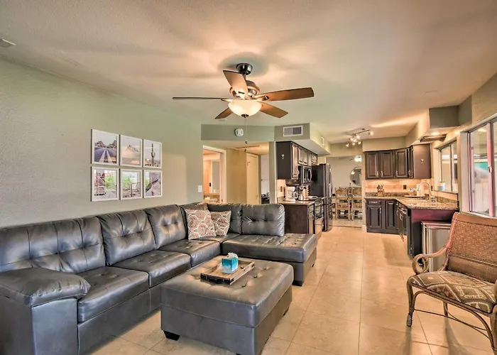 Hot Tub, Heated Pool & More! Relaxing Phoenix