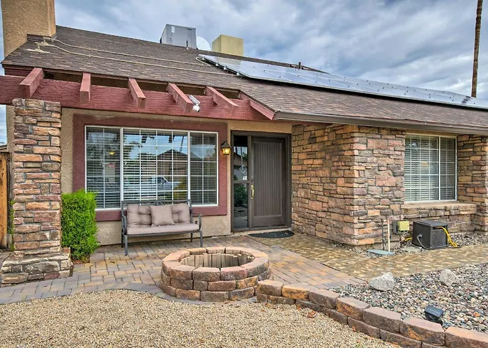 Hot Tub, Heated Pool & More! Relaxing Holiday home Phoenix
