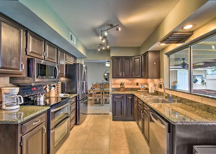 Holiday home Hot Tub, Heated Pool & More! Relaxing