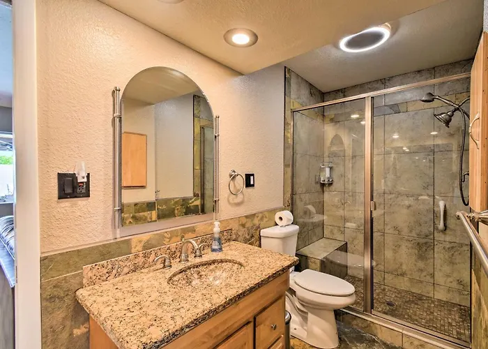 Hot Tub, Heated Pool & More! Relaxing Phoenix