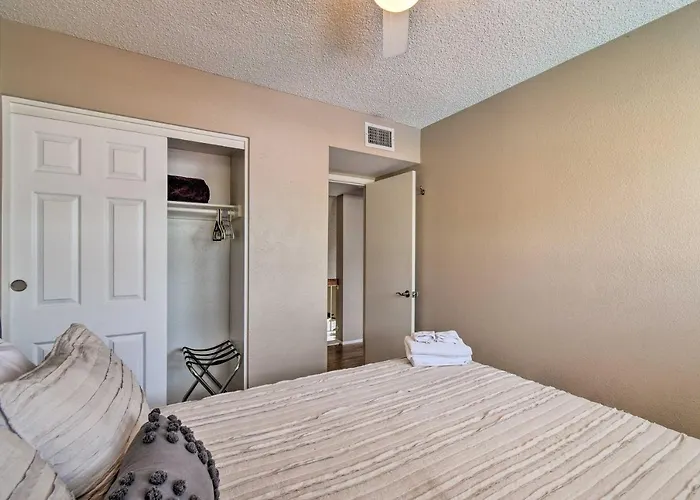 Hot Tub, Heated Pool & More! Relaxing Holiday home