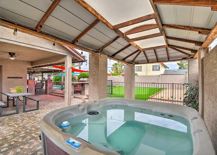 Hot Tub, Heated Pool & More! Relaxing Holiday home