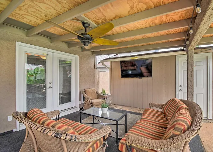 Hot Tub, Heated Pool & More! Relaxing Holiday home Phoenix