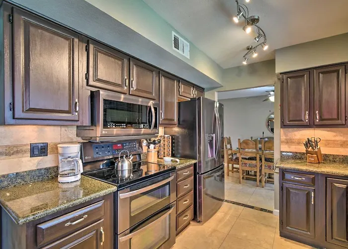Holiday home Hot Tub, Heated Pool & More! Relaxing