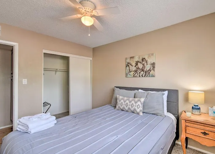 Holiday home Hot Tub, Heated Pool & More! Relaxing