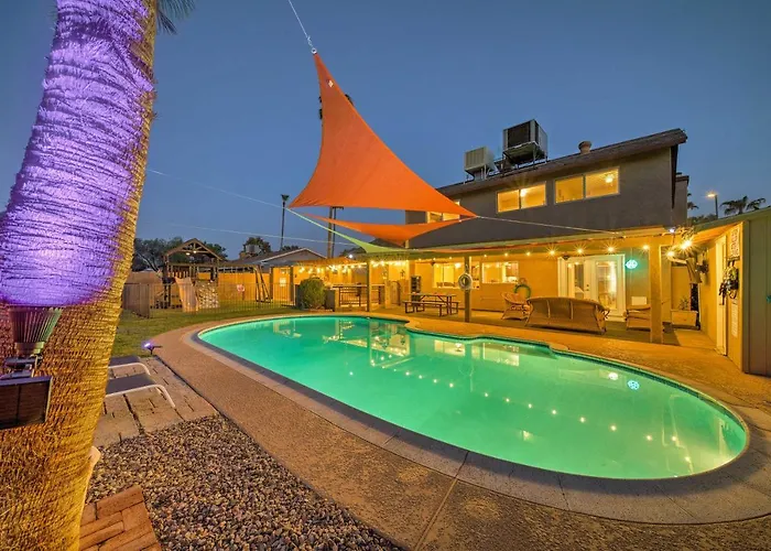 Hot Tub, Heated Pool & More! Relaxing * Phoenix